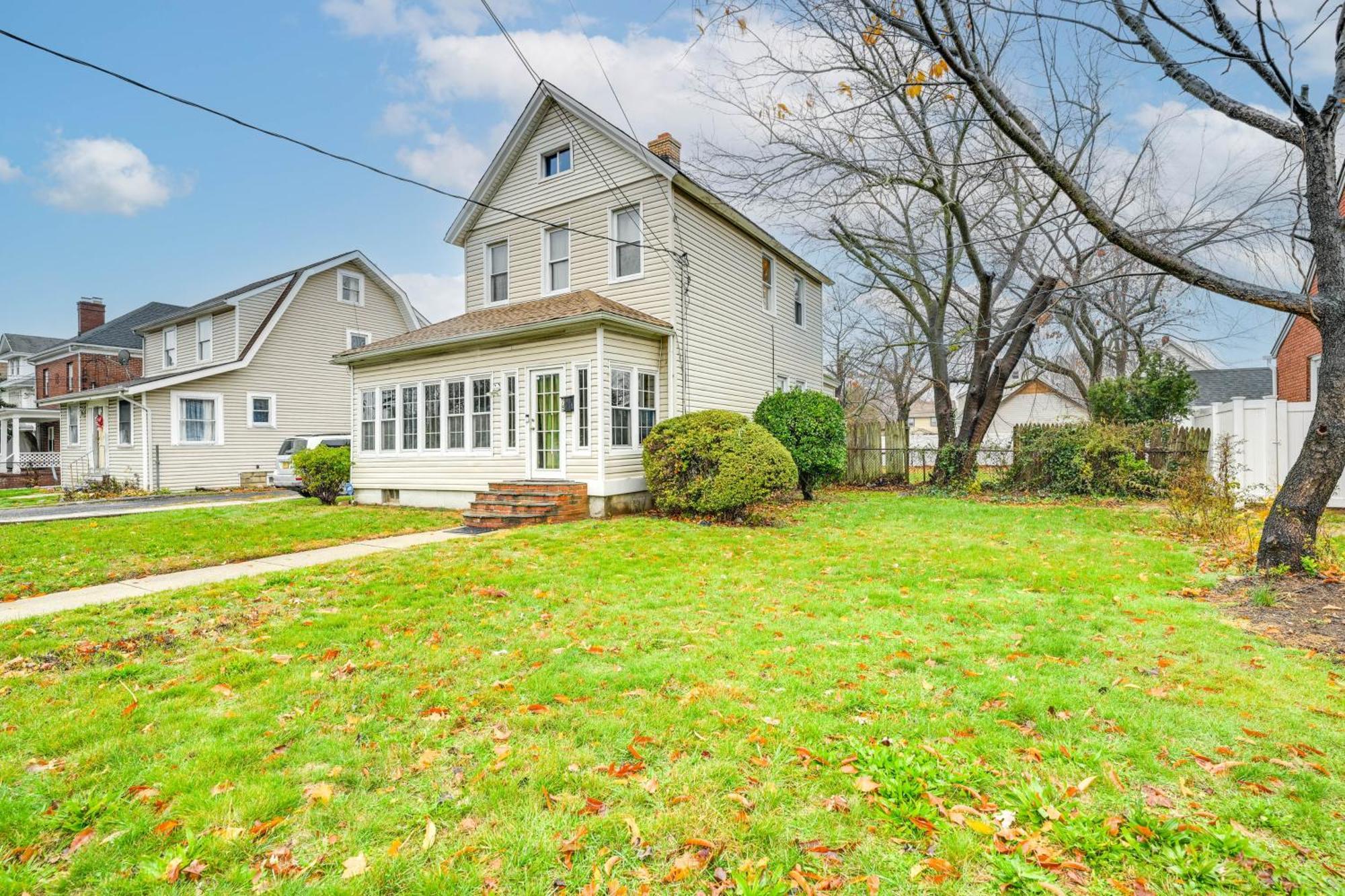 Charming Long Island Home With Fenced Yard! Freeport Exterior photo